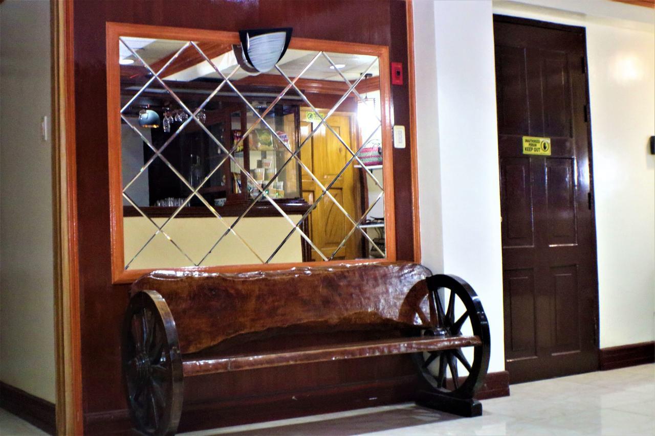 Zen Rooms Vest Grand Suites Bohol Tagbilaran-stad Buitenkant foto