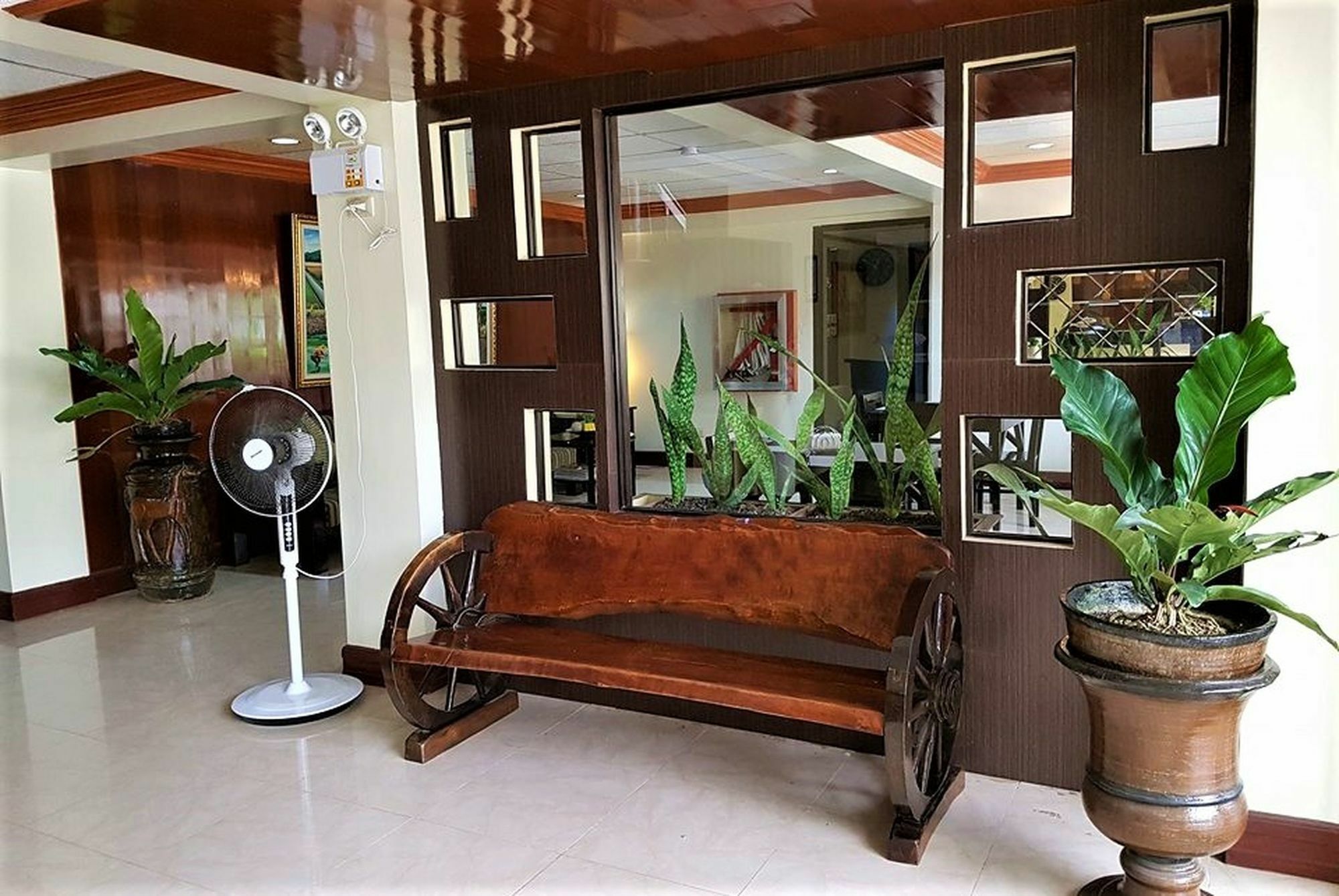 Zen Rooms Vest Grand Suites Bohol Tagbilaran-stad Buitenkant foto
